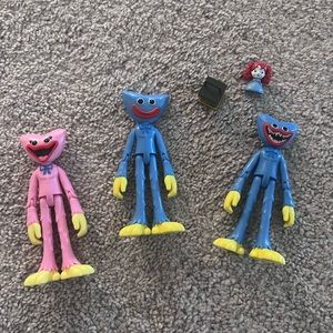 Huggy Wuggy & Kissy Missy Action Figures w/ Accessories